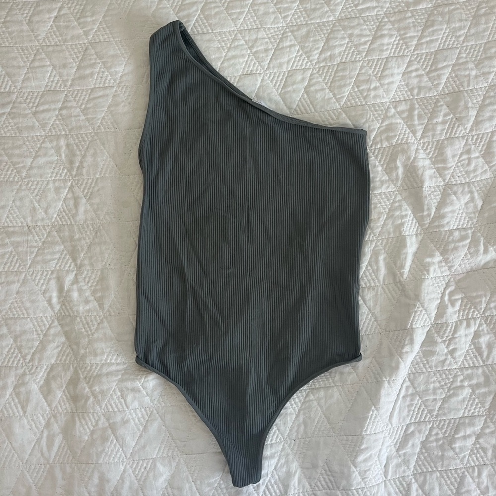Small/Medium, Comfy Material, off the shoulder body suit!